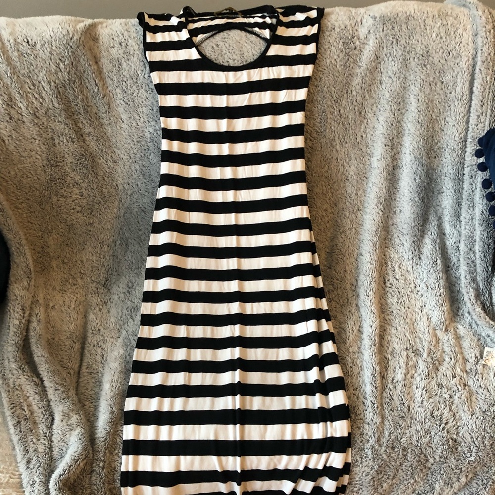 Black and white stripe nicole miller maxi dress